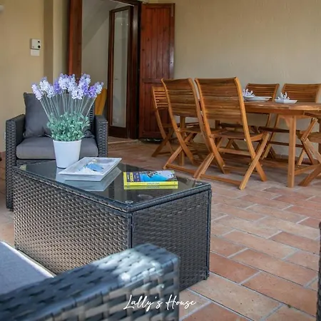Nyaraló Lally's House Porto San Paolo